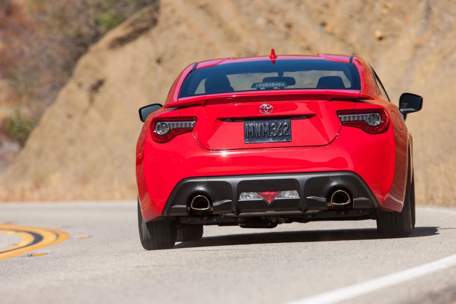  Toyota GT 86 2016 года  (US) (фото 10 из 30)